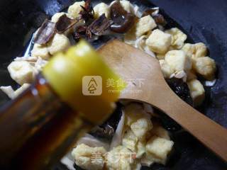 黑木耳小油豆腐烧水笋的做法步骤：6
