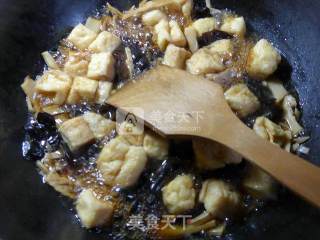 黑木耳小油豆腐烧水笋的做法步骤：9