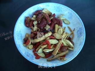 北芪当参红枣炖鸡的做法步骤：2