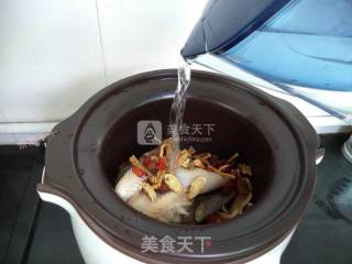 北芪当参红枣炖鸡的做法步骤：5