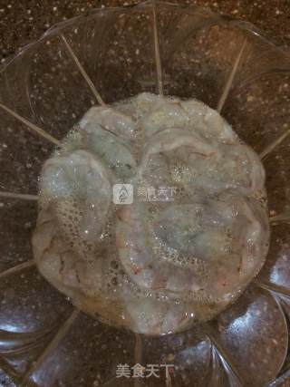 韭菜鸡蛋爆虾球的做法步骤：2