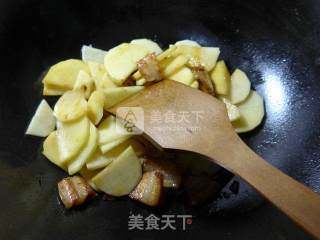 猪肉白菜煮土豆的做法步骤：4