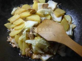 猪肉白菜煮土豆的做法步骤：6