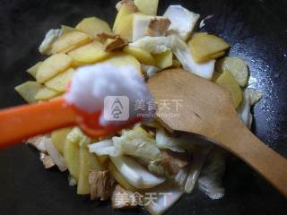 猪肉白菜煮土豆的做法步骤：8