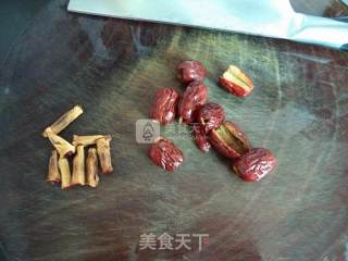 红枣瘦肉炖阿胶的做法步骤：2