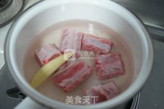 冬日里的暖阳--养身鲍鱼仔排盅的做法步骤：2