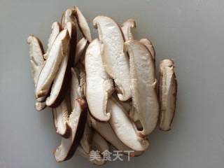 香菇荷兰豆的做法步骤：2