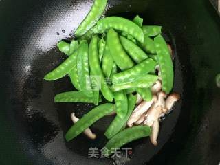 香菇荷兰豆的做法步骤：6