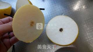 川贝冰糖冰糖雪梨的做法步骤：2