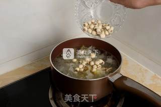 银耳莲子皂角米的做法步骤：4
