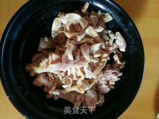 泡椒炒鸡肠的做法步骤：1