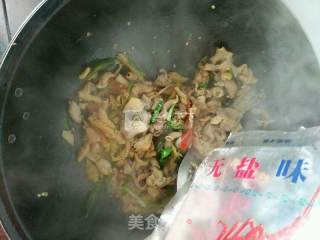 泡椒炒鸡肠的做法步骤：6