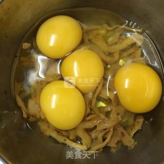 萝卜干煎蛋的做法步骤：2