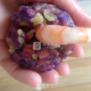 花米饭肉松鲜虾饭团的做法步骤：8