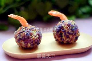 花米饭肉松鲜虾饭团的做法步骤：11