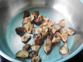 香菇栗子烧排骨的做法步骤：7
