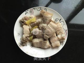 五花肉焖扁豆的做法步骤：1