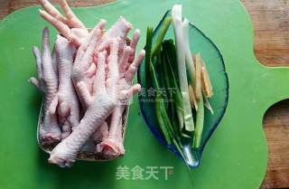 红烧鸡爪的做法步骤：1