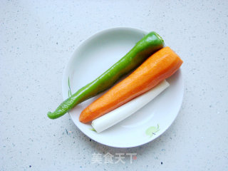 胡萝卜青椒鸡蛋饼的做法步骤：1