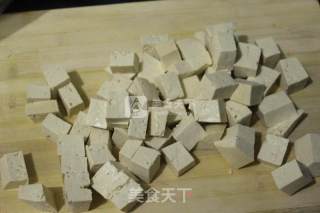 蒜苗豆腐的做法步骤：1