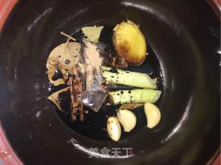 砂锅鸡块的做法步骤：2