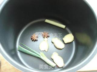 榛蘑脊骨汤的做法步骤：4