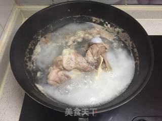 萝卜黄豆棒骨汤的做法步骤：2