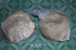 蛋黄酥的做法步骤：1