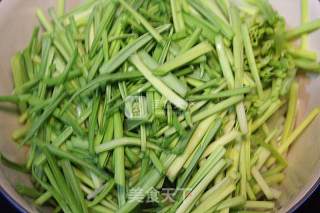 家常蒜苗炒肉的做法步骤：1