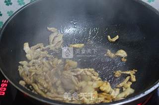 家常蒜苗炒肉的做法步骤：4