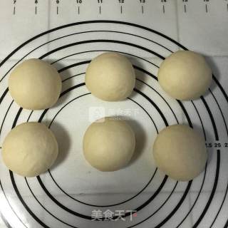 豆沙面包卷的做法步骤：3
