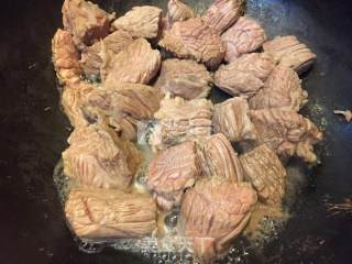 牛肉炖土豆的做法步骤：3