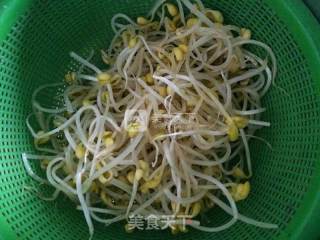 炒豆芽的做法步骤：1