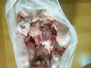 海带荸荠猪脚汤的做法步骤：1