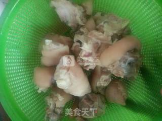 海带荸荠猪脚汤的做法步骤：5