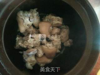 海带荸荠猪脚汤的做法步骤：6
