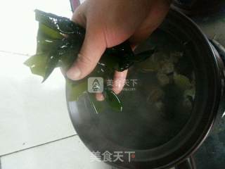 海带荸荠猪脚汤的做法步骤：9