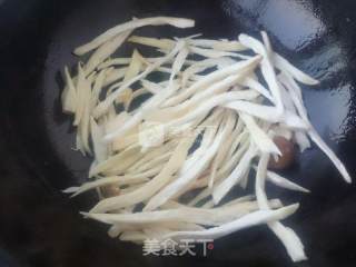 手撕蚝油杏鲍菇的做法步骤：4