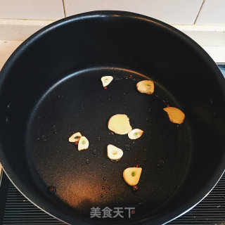 西红柿面条汤的做法步骤：5