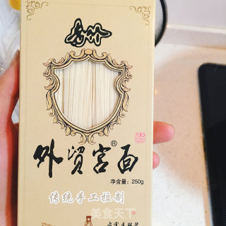 西红柿面条汤的做法步骤：12