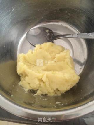 肉松土豆饼的做法步骤：2