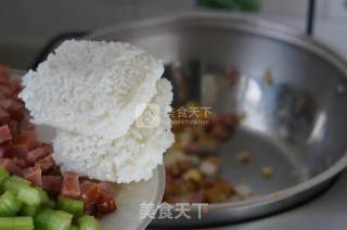 火腿粒蛋炒饭的做法步骤：6