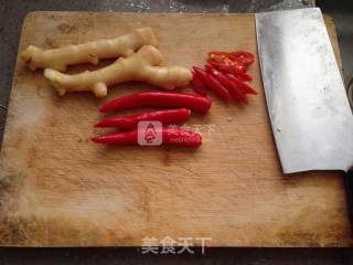 仔姜炒鸭的做法步骤：1