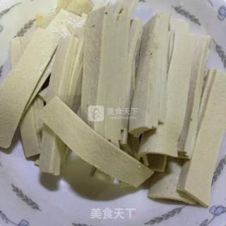 黑木耳千张的做法步骤：1