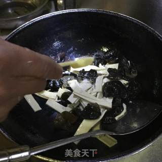黑木耳千张的做法步骤：5