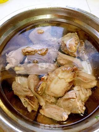 红松菇板栗炖小鸡汤的做法步骤：4