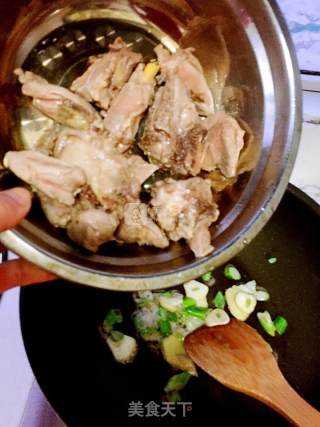 红松菇板栗炖小鸡汤的做法步骤：5
