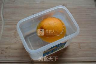 盐蒸橙子的做法步骤：1