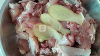 栗子焖鸡的做法步骤：2