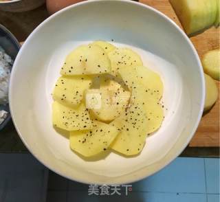 香煎三文鱼配意面的做法步骤：3